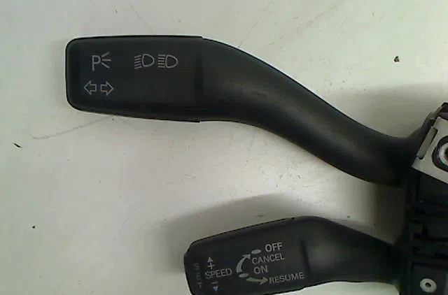 Commande clignotant Audi A3 (8P1) 1.9 tdi (2003-2010) 3 portes occasion — photo 2