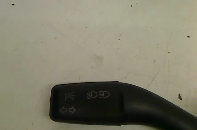 Commande clignotant Audi A3 (8P1) 2.0 tdi (2003-2012) occasion — photo 2