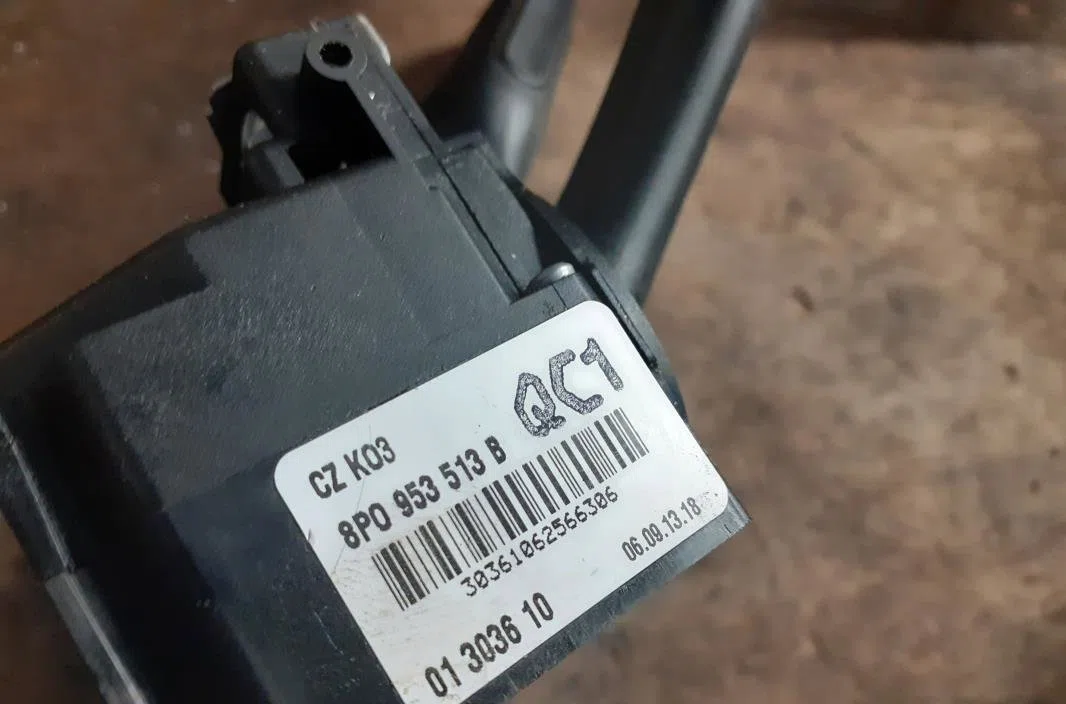Commande clignotant Audi A3 Sportback (8PA) 1.9 tdi (2004-2010) occasion — photo 2