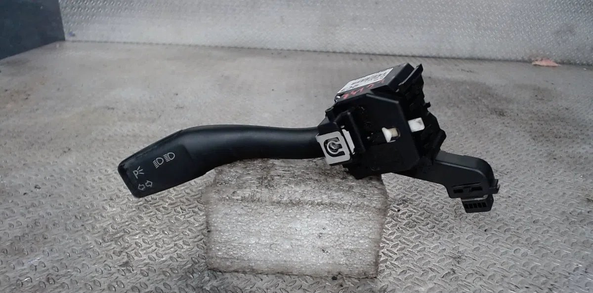 Commande clignotant Audi A3 Sportback (8PA) 2.0 tdi 16v (2004-2013) 5 portes occasion — photo 2