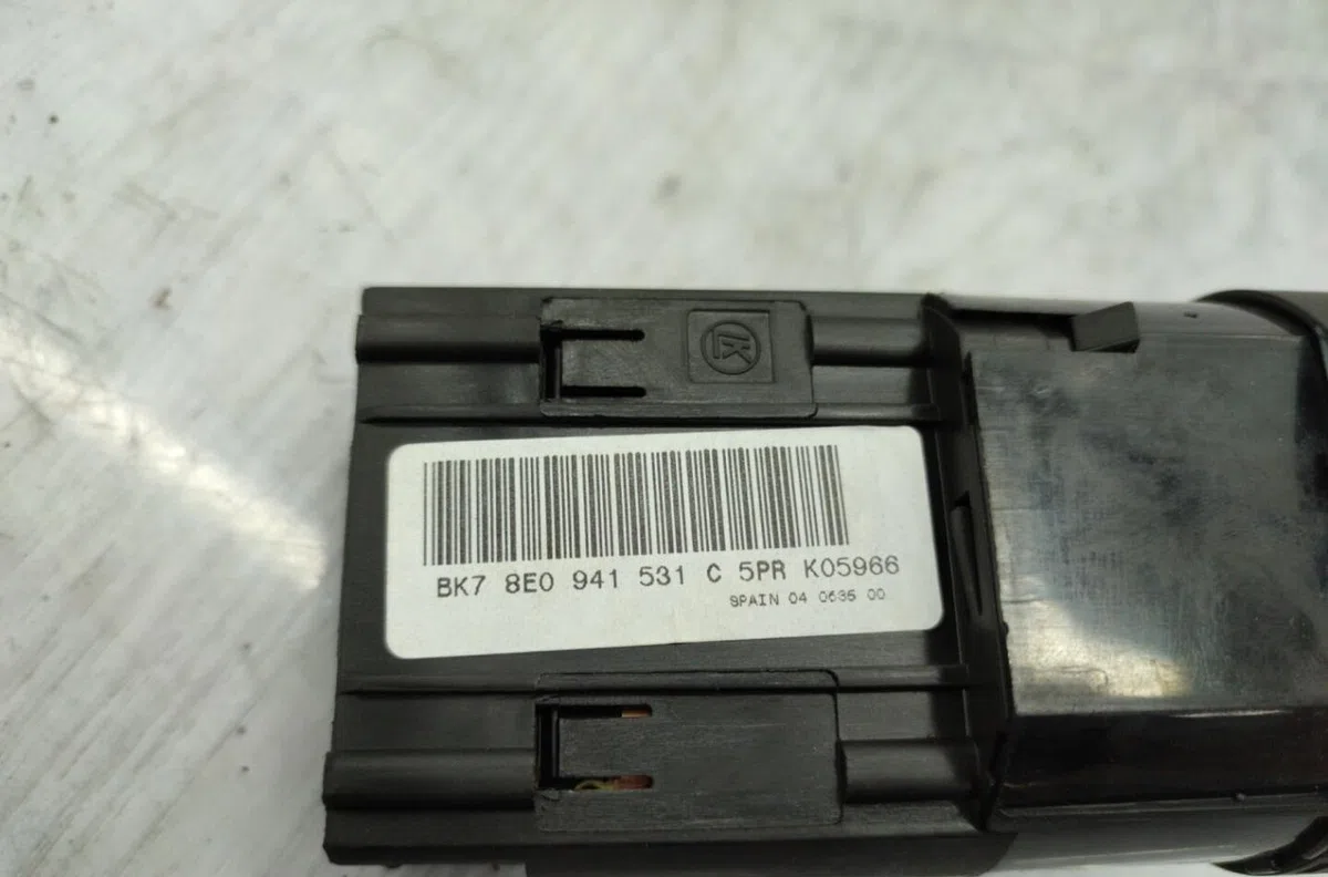 Commande clignotant AUDI A4 2 AVANT PHASE 2 BREAK occasion — photo 2