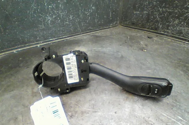 Commande clignotant Audi A6 C5 Avant (4B5) 2.5 tdi quattro (2000-2005) occasion — photo 3