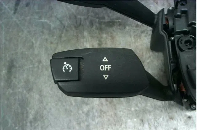 Commande clignotant Bmw 1 (E87) 118 d (2004-2007) 5 portes occasion — photo 3