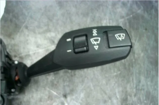 Commande clignotant Bmw 1 (E87) 118 d (2004-2007) 5 portes occasion — photo 4