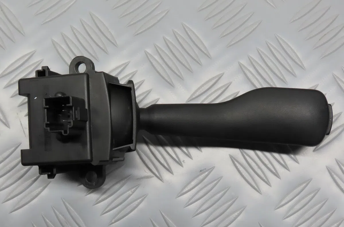 Commande clignotant Bmw 3 Touring (E46) 318 d (2002-2003) occasion — photo 2