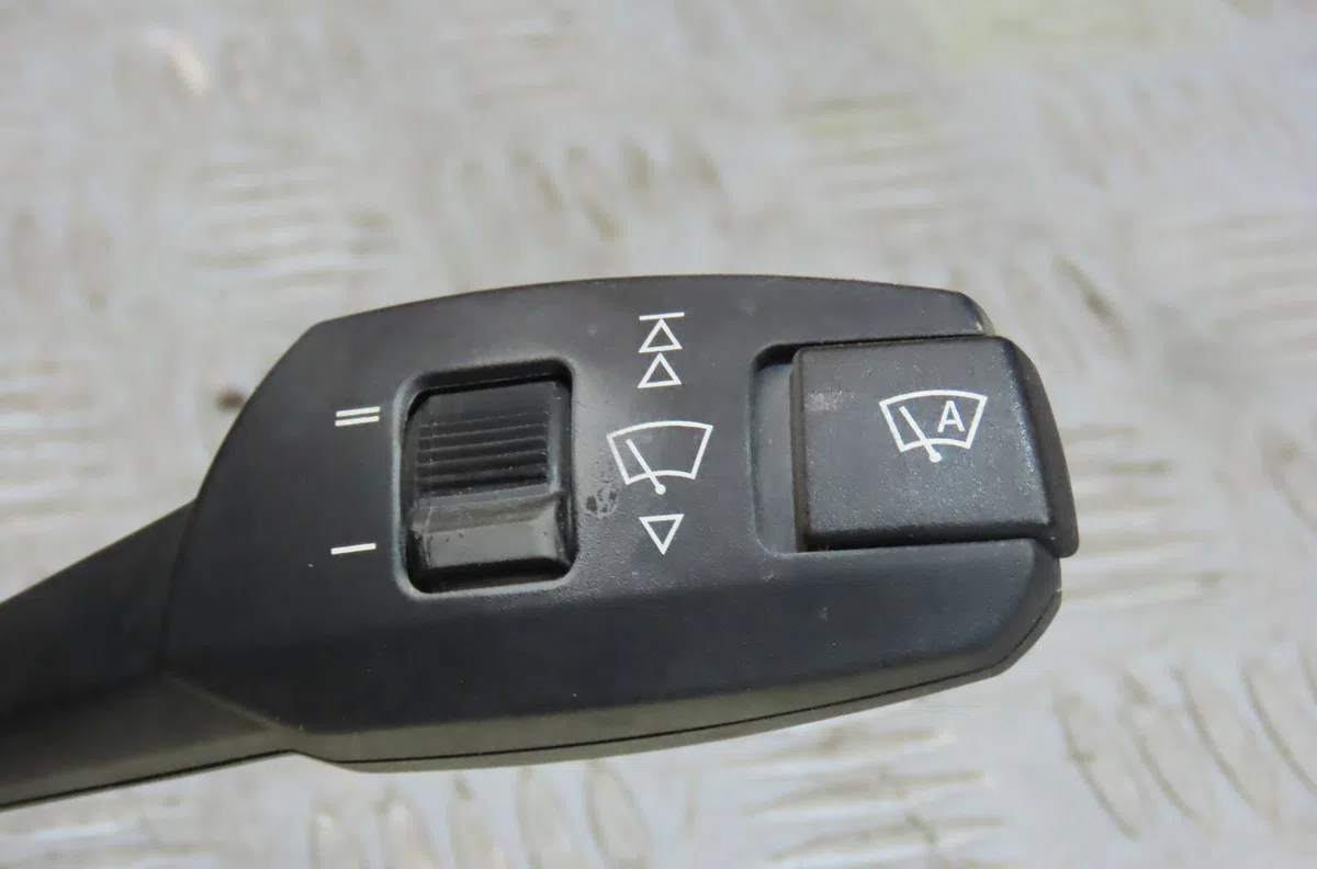 Commande clignotant BMW SERIE 1 E88 occasion — photo 3