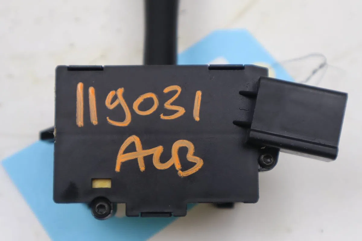 Commande clignotant Chrysler VOYAGER IV (RG, RS) 2.5 crd (2000-2008) occasion — photo 3