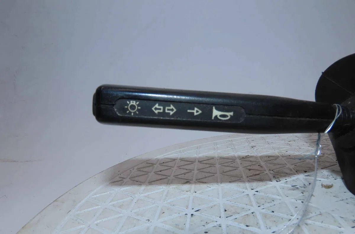 Commande clignotant CITROEN C15 occasion — photo 2