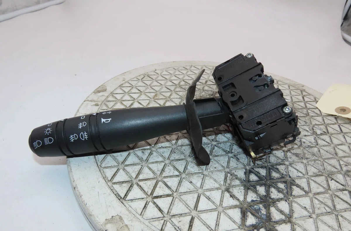 Commande clignotant DACIA DUSTER I occasion — photo 2
