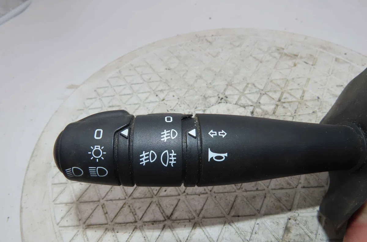 Commande clignotant DACIA DUSTER I occasion — photo 2