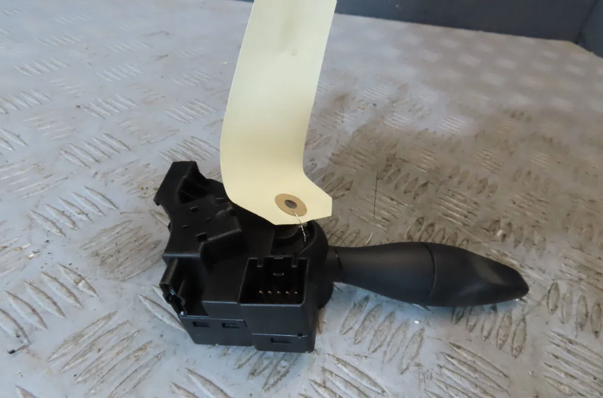 Commande clignotant FORD FIESTA 2005 occasion — photo 4