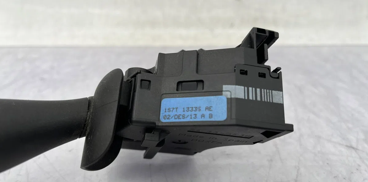 Commande clignotant FORD FIESTA 5 PHASE 1 occasion