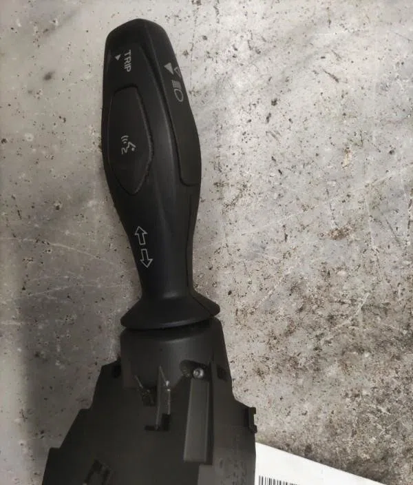 Commande clignotant FORD FIESTA 6 PHASE 1 occasion