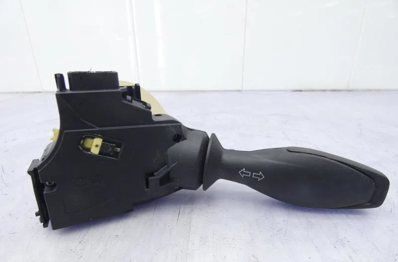 Commande clignotant FORD FIESTA 6 PHASE 2 occasion