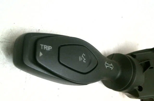 Commande clignotant FORD FIESTA occasion — photo 2