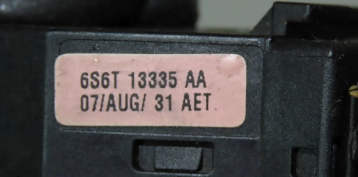 Commande clignotant Ford FIESTA V (JH_, JD_) 1.4 tdci (2001-2008) 5 portes occasion — photo 2