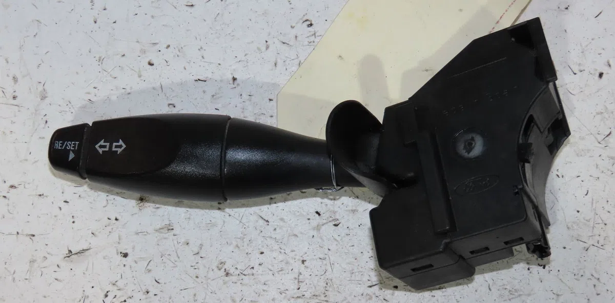 Commande clignotant Ford FIESTA V (JH_, JD_) 1.4 tdci (2001-2008) 5 portes occasion — photo 4