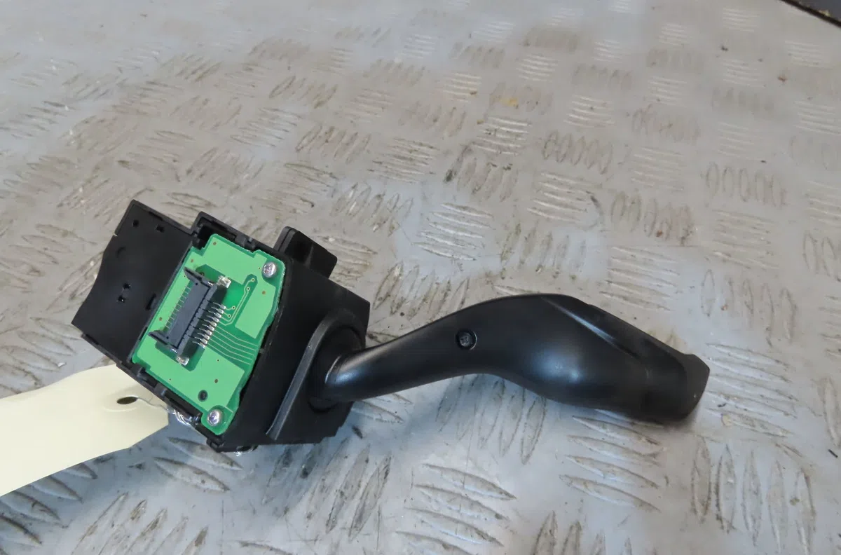 Commande clignotant FORD FOCUS 2013 occasion — photo 2