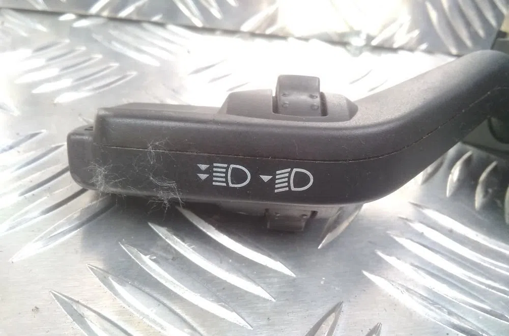 Commande clignotant FORD FOCUS II 2005 occasion — photo 2