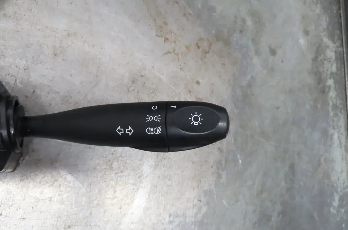 Commande clignotant HYUNDAI I10 2008 occasion — photo 2