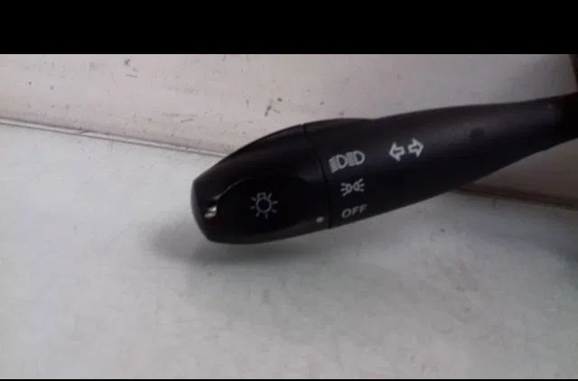 Commande clignotant Kia PICANTO I (SA) 1.1 (2004-2011) occasion — photo 2