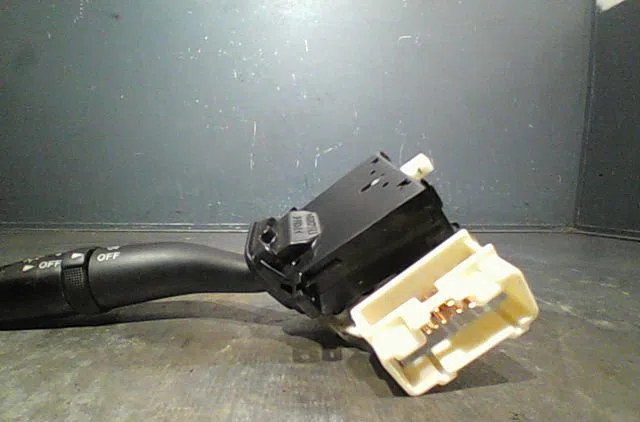 Commande clignotant Mazda 6 Hatchback (GG) 2.0 di (gg14) (2002-2007) occasion — photo 2