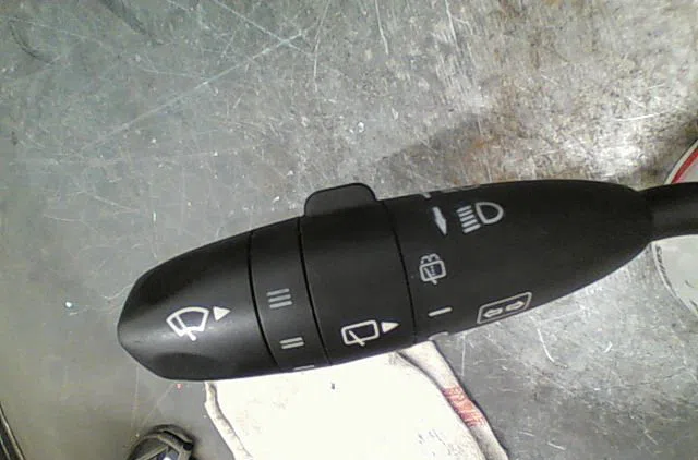 Commande clignotant Mercedes-benz CLASSE A (W169) A 200 cdi (169.008, 169.308) (2004-2012) 5 portes occasion