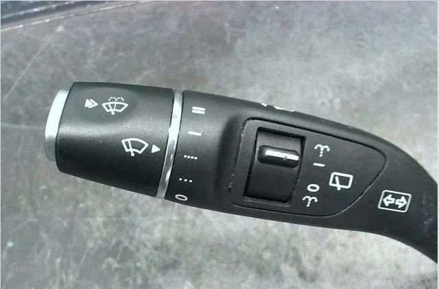 Commande clignotant Mercedes-benz CLASSE B Sports Tourer (W246, W242) B 200 cdi (246.201) (2011-2014) occasion — photo 2
