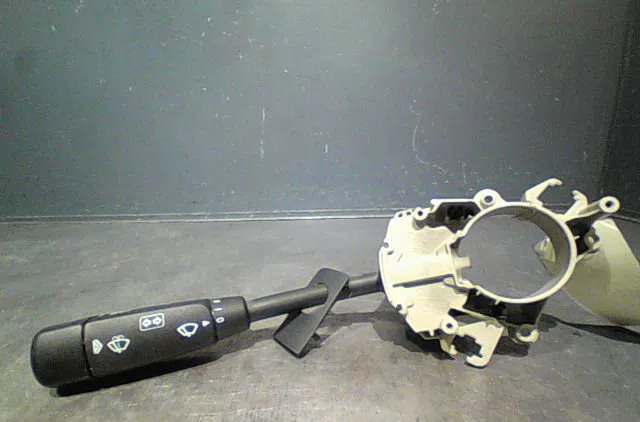 Commande clignotant Mercedes-benz CLASSE C (W203) C 200 cdi (203.004) (2000-2003) 4 portes occasion — photo 4