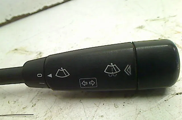 Commande clignotant Mercedes-benz CLASSE C (W203) C 220 cdi (203.006) (2000-2007) 4 portes occasion — photo 2