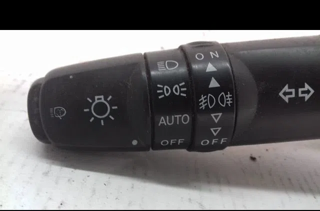 Commande clignotant Mitsubishi OUTLANDER II (CW_W) 2.0 di-d (cw8w) (2007-2012) occasion — photo 2