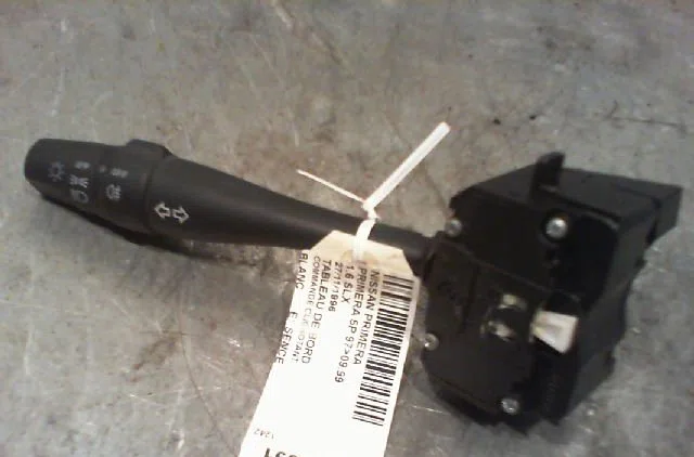 Commande clignotant NISSAN PRIMERA 1996 occasion — photo 3