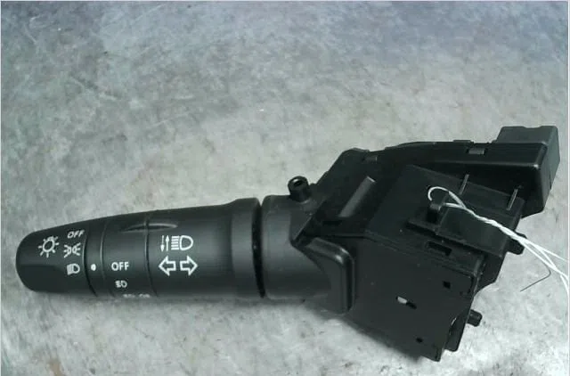 Commande clignotant Nissan PRIMERA Break (WP12) 1.9 dci (2003) occasion — photo 4