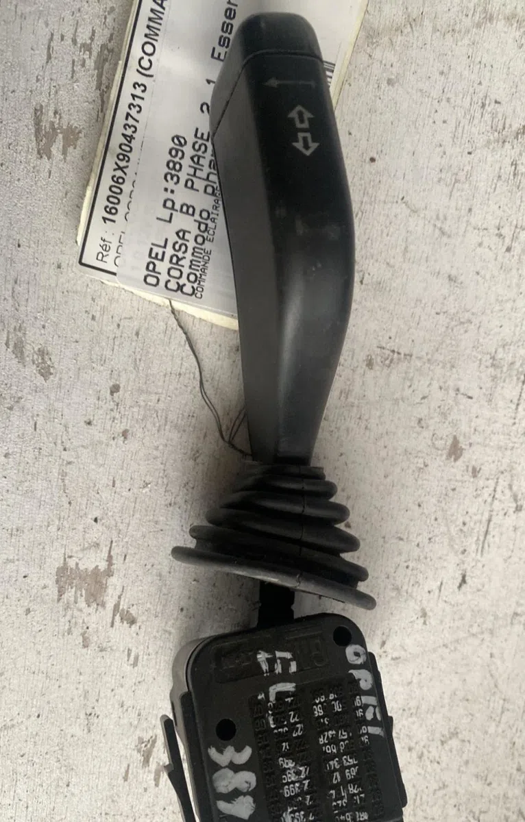 Commande clignotant Opel CORSA B (S93) 1.0 i 12v (f08, f68, m68) (1996-2000) occasion — photo 2