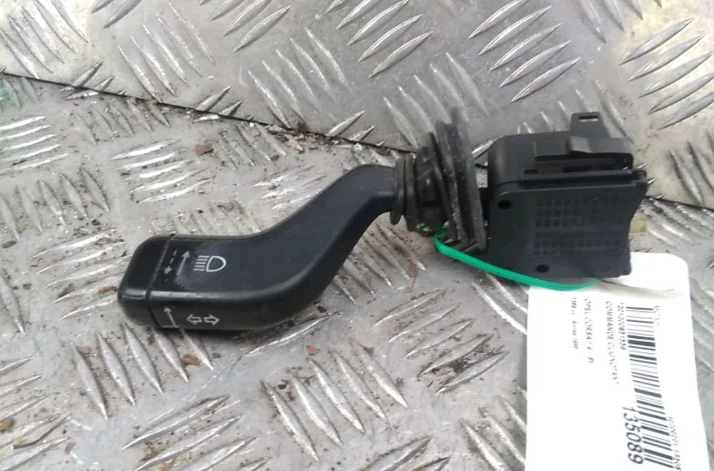 Commande clignotant Opel CORSA B (S93) 1.4 i (f08, f68, m68) (1993-2000) occasion — photo 2