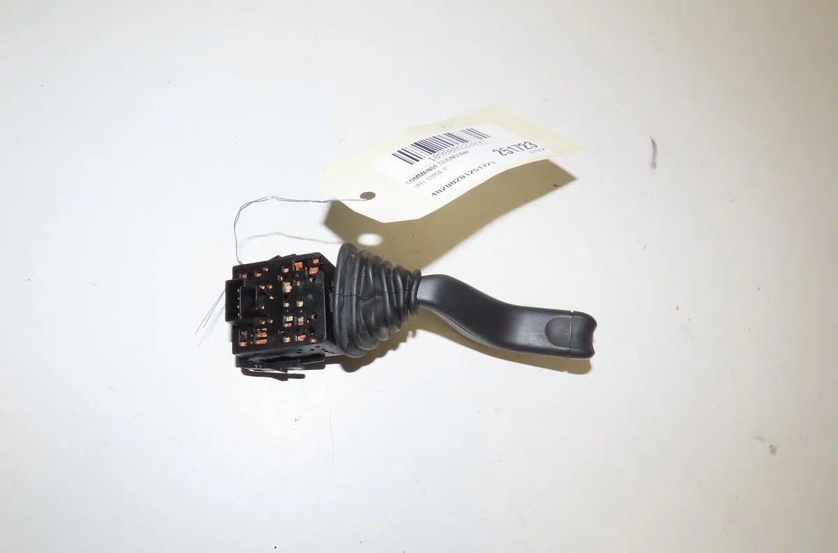 Commande clignotant Opel CORSA C (X01) 1.2 (f08, f68) (2000-2009) occasion — photo 2