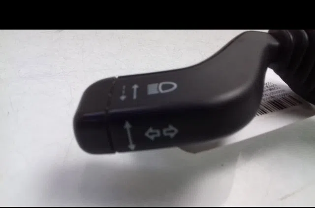 Commande clignotant Opel CORSA C (X01) 1.2 twinport (f08, f68) (2004-2009) occasion — photo 3