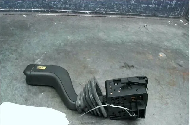 Commande clignotant Opel CORSA C (X01) 1.7 di (f08, f68) (2000-2009) occasion