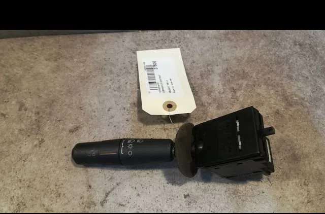 Commande clignotant Peugeot 106 I (1A, 1C) 1.4 (1991-1996) occasion — photo 4