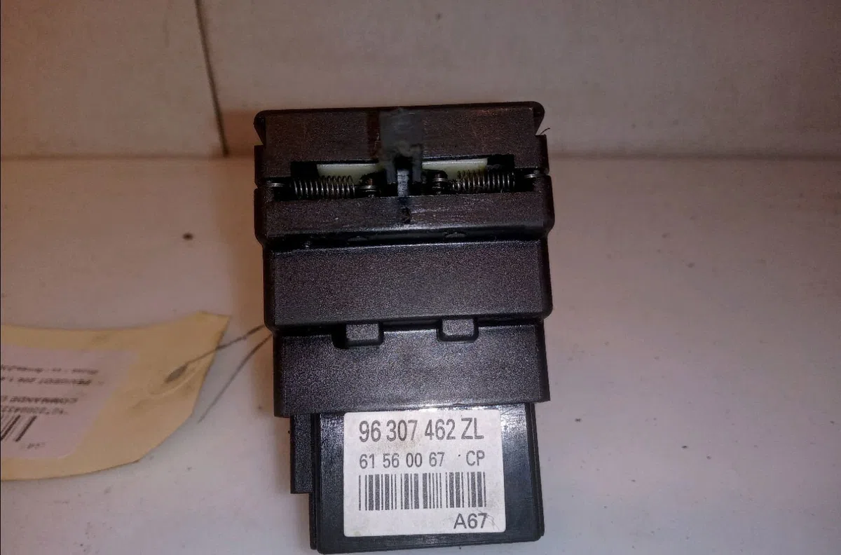 Commande clignotant Peugeot 206 3-5 portes (2A-C) 1.4 i (1998-2012) 3 portes occasion
