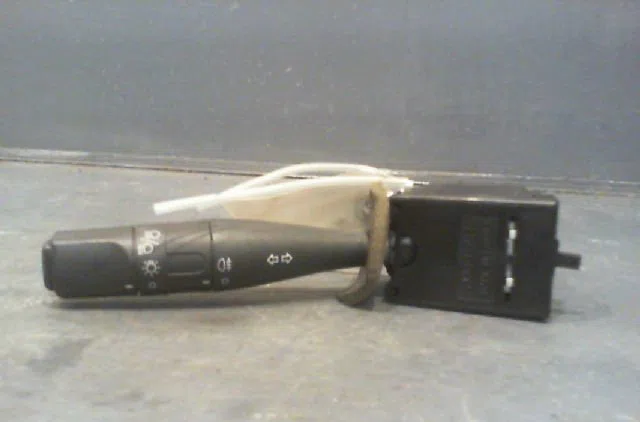 Commande clignotant Peugeot 206 3-5 portes (2A-C) 1.4 i (1998-2012) 3 portes occasion — photo 3