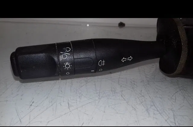 Commande clignotant Peugeot 306 3-5 portes (7A, 7C, N3, N5) 1.4 (1993-2001) 5 portes occasion — photo 3