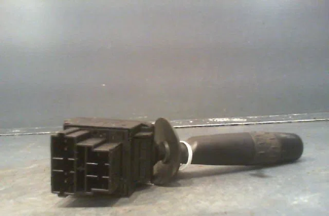 Commande clignotant Peugeot 405 II (4B) 2.0 (1992-1995) occasion — photo 2