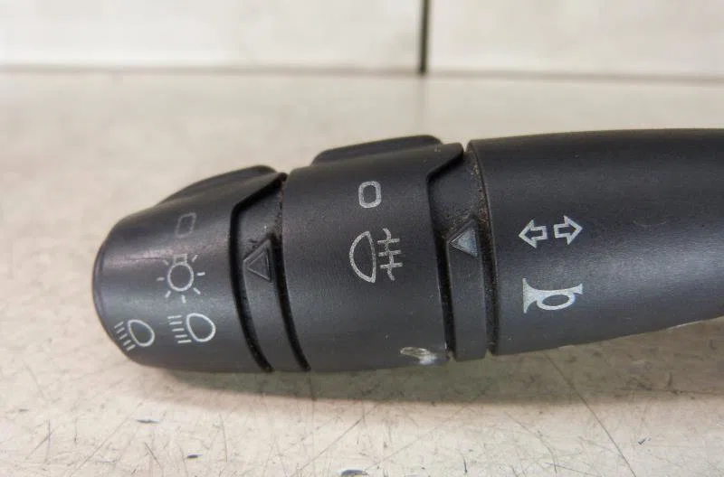 Commande clignotant RENAULT CLIO 2 PHASE 1 occasion — photo 2