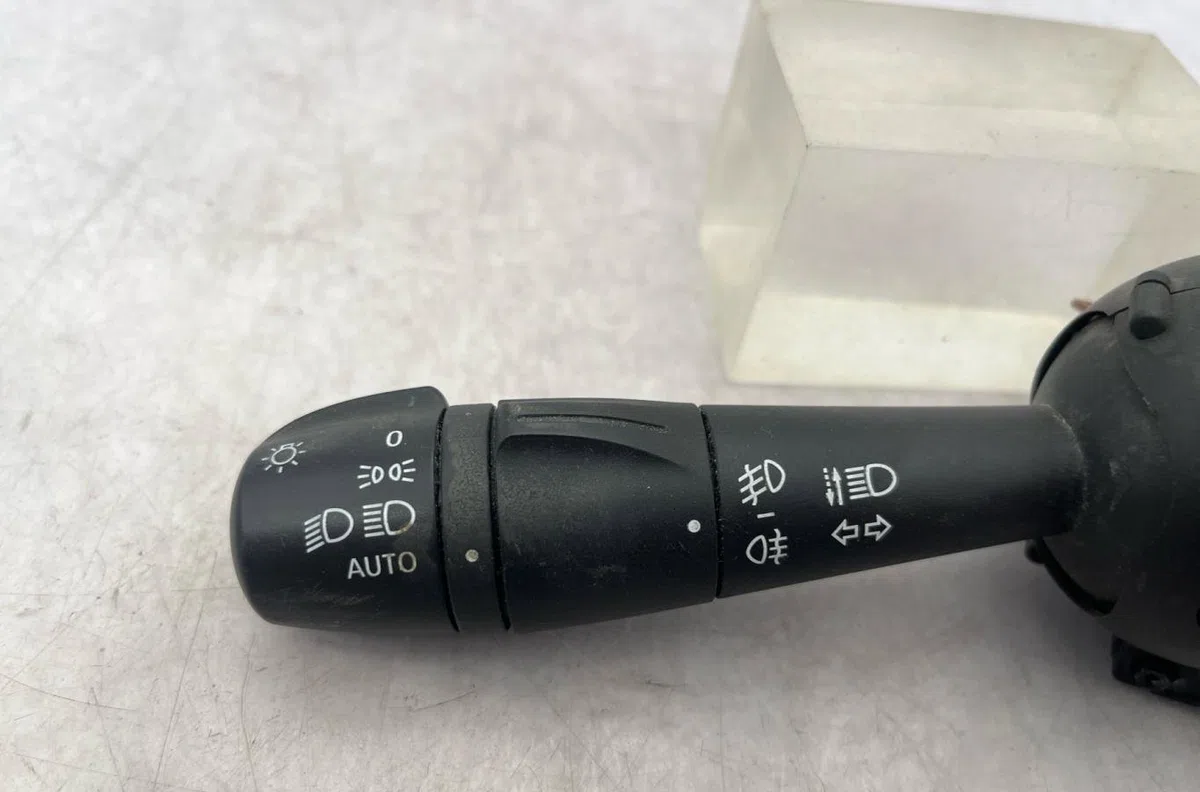 Commande clignotant RENAULT CLIO 4 PHASE 1 occasion — photo 3