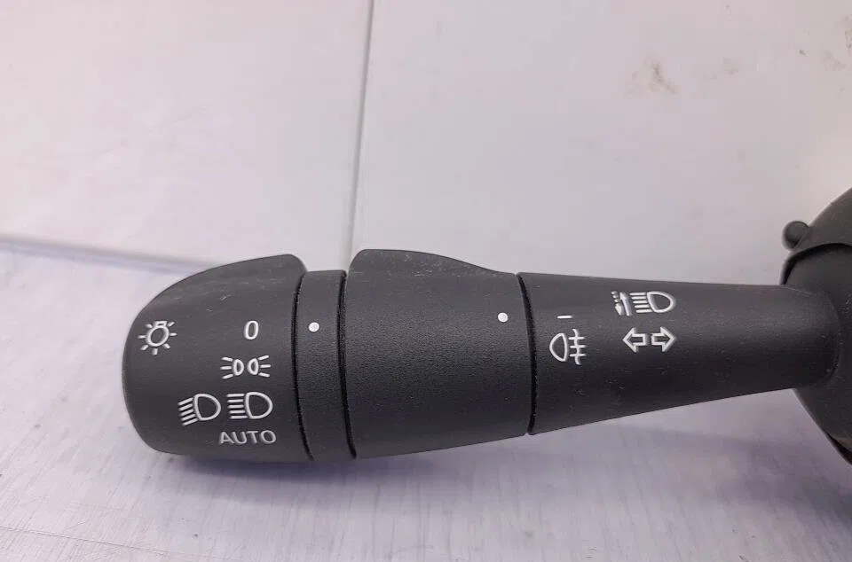 Commande clignotant RENAULT CLIO 4 PHASE 2 occasion — photo 4
