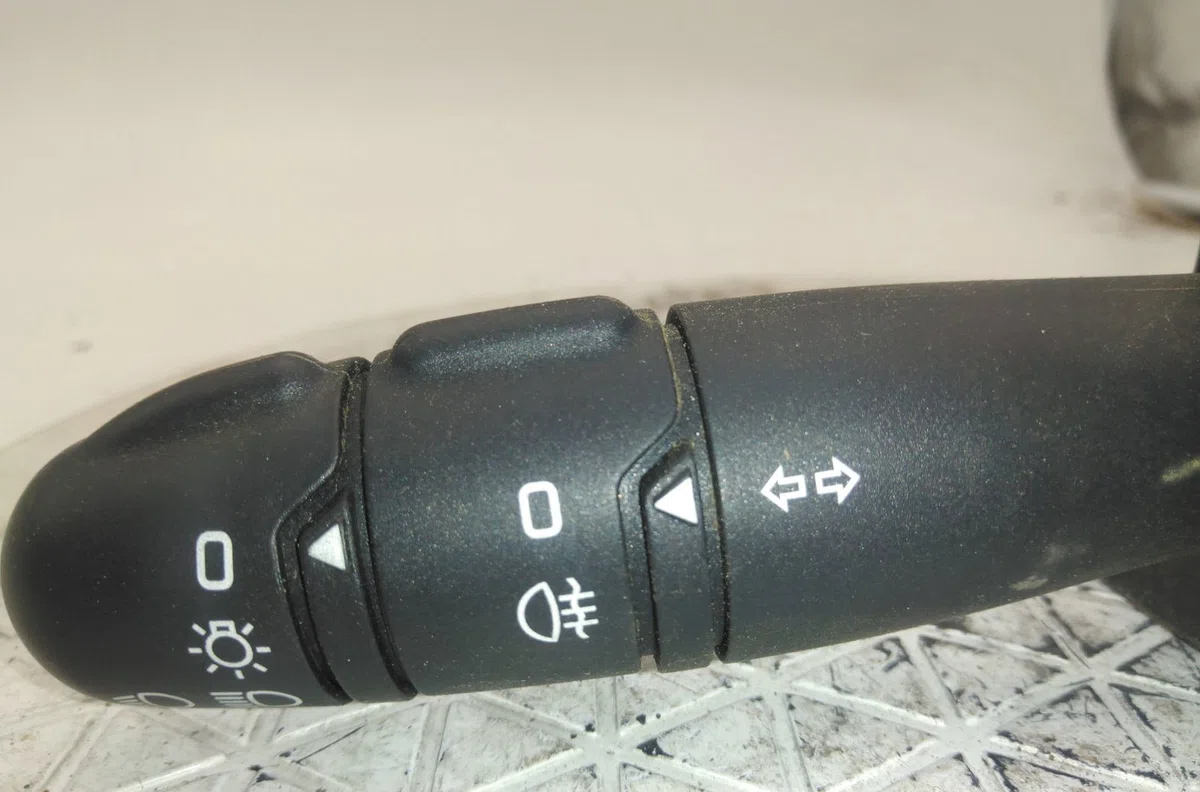 Commande clignotant RENAULT CLIO CAMPUS II occasion — photo 3