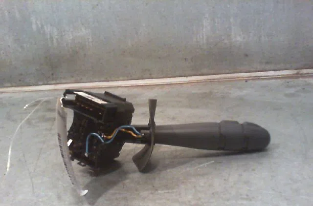 Commande clignotant RENAULT CLIO II 2010 occasion — photo 2