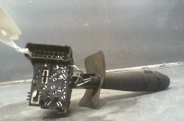 Commande clignotant Renault CLIO II (BB_, CB_) 1.5 dci (b-cb08) (2001-2005) 5 portes occasion — photo 2