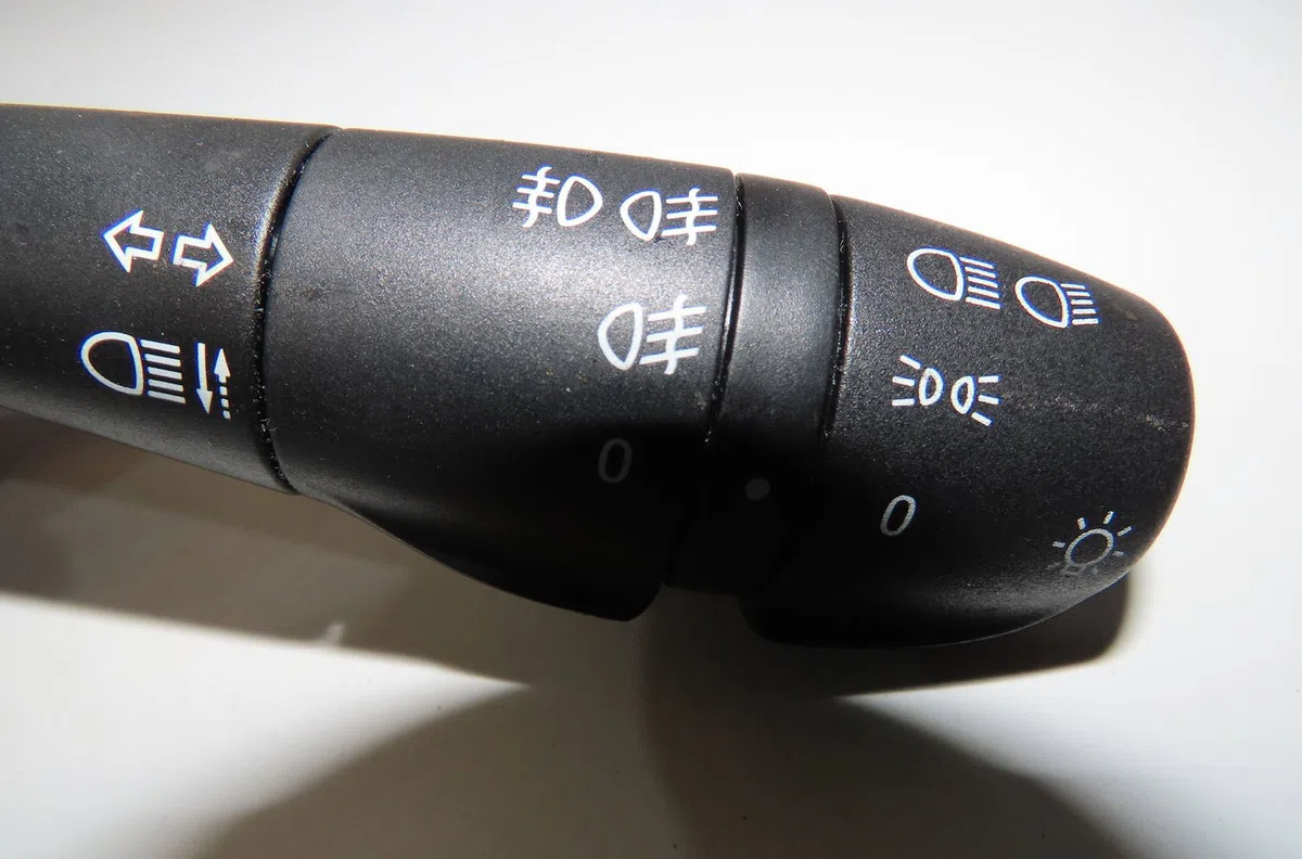 Commande clignotant Renault CLIO IV (BH_) 0.9 tce 90 (2012) 5 portes occasion — photo 2